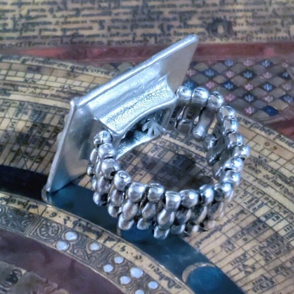 Abstract Art Antique Silver Pewter Carved Teardrops and Dashes Stretch Ring - Picture 7 of 8